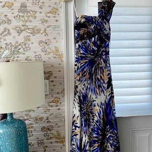 Silk gown size 0.  Perfect for attending garden wedding